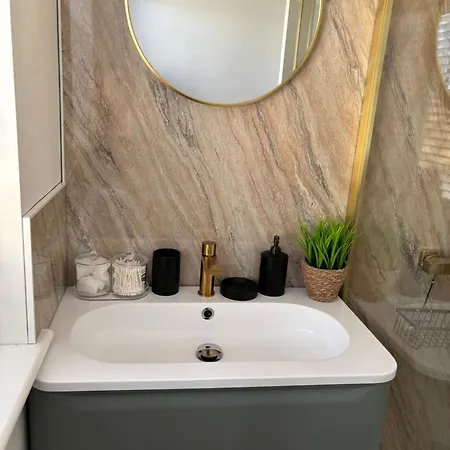 Railway Retreat Apartment *